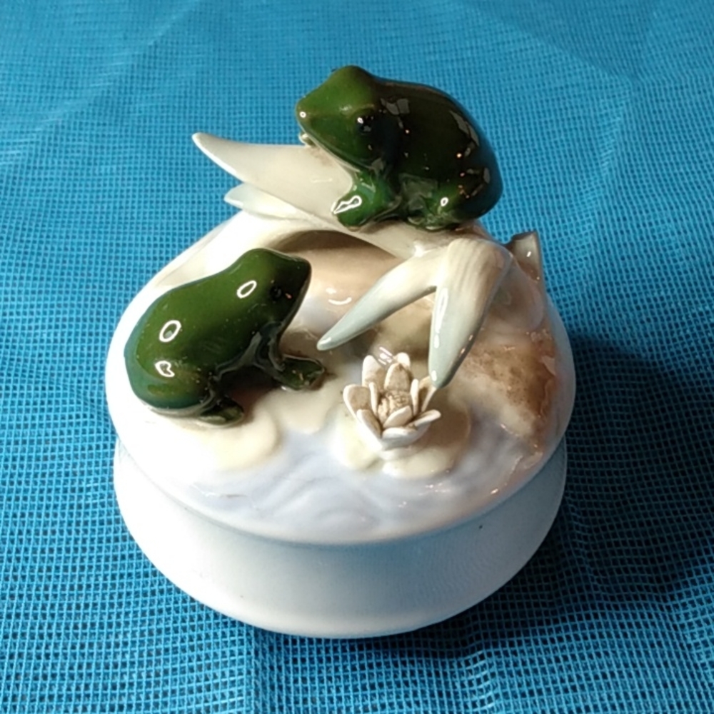 Japanese Frog Musical Box Vintage